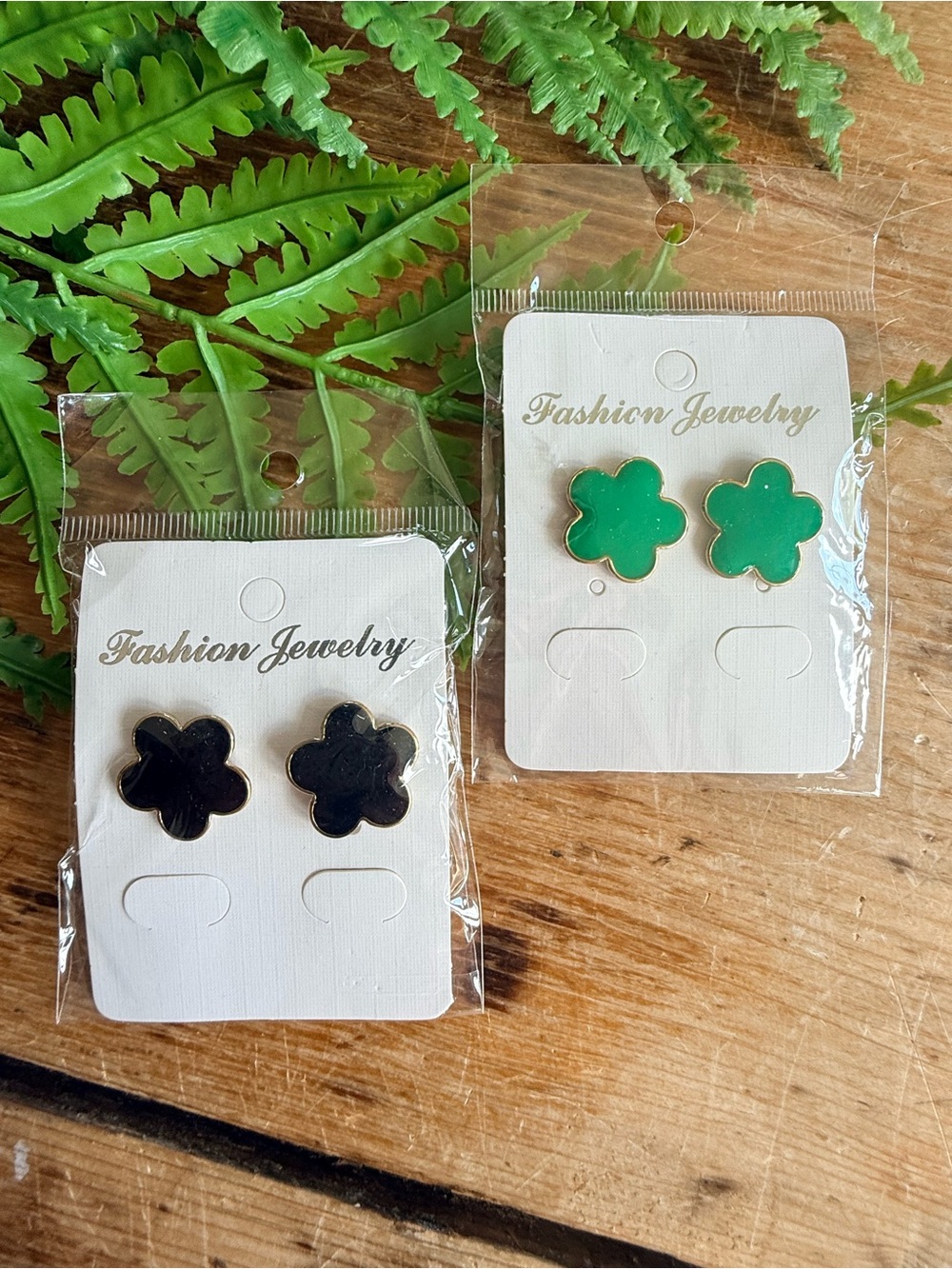 Clover Stud Earrings (2) - Green and Black